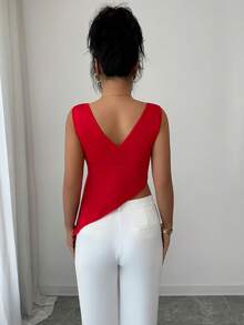 Selianne Women's Solid Color V-Neck Metal Decor Asymmetric Hem Camisole - Red - View 2