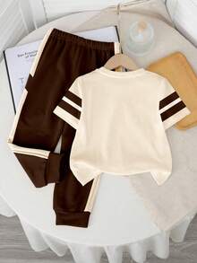 SHEIN Bộ đồ 2 mảnh cho bé trai phong cách tối giản, đa năng, cổ điển, phối màu thời trang, kiểu dáng preppy, gồm áo thun ngắn tay và quần dài in logo ngựa, thoải mái, thích hợp cho mùa xuân và mùa hè. - Nhiều màu - Xem 3