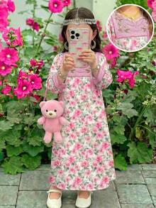 SHEIN DRMZ 女童火烈鸟印花长袖连衣裙，度假风；秋季女童粉色花卉阿拉伯长袍，优雅花卉领，休闲简约传统长袖阿拉伯连衣裙，适合春夏穿着；优雅端庄的长袖连衣裙，祈祷长袍，舒适休闲，度假风；端庄的卡夫坦长袍；儿童阿拉伯长袍；女童巴基斯坦传统长袍 - 彩色 - 查看 6