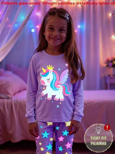 Bộ đồ ngủ ôm sát in hình kỳ lân phát sáng trong bóng tối dành cho bé gái, gồm áo dài tay và quần màu tím.