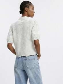 Maija 女士短款泡泡袖单排扣镂空休闲衬衫 - 白色 - 查看 2