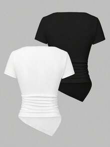 قميص تي شيرت قصير الأكمام غير متماثل الياقة مع خصر مجعد وإبزيم معدني، مناسب للارتداء في الربيع والصيف، تصميم ياقة غير متماثل فريد، خصر مجعد، تفاصيل إبزيم معدني، يبرز شخصية أنيقة، مناسب للاستخدام اليومي والحفلات والجامعة وغيرها من المناسبات - أبيض وأسود - مشاهدة 2