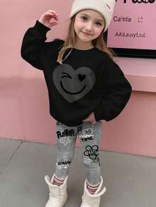 全黑涂鸦可爱爱心和人脸图案，适合年轻女孩休闲舒适柔软加厚保暖的圆领长袖卫衣和打底裤，适合日常穿着、居家、外出、休闲假期、舒适季节、秋冬季穿搭，轻松舒适，适合小女孩秋冬季叠穿，时尚年轻女孩，休闲装，儿童涂鸦爱心图案服装，秋冬服装，时尚秋季，新款式，冬季时尚，清凉舒适 - 彩色 - 查看 4