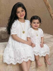 女童优雅蕾丝网纱刺绣泡泡袖宽松A字娃娃裙，女童拼接荷叶边下摆休闲连衣裙，白色，适合日常、婚礼、派对、假日、花童等场合 - 白色 - 查看 6