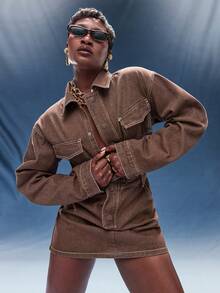 Normani 收腰牛仔翻盖口袋按扣牛仔迷你连衣裙 - 棕色 - 查看 5