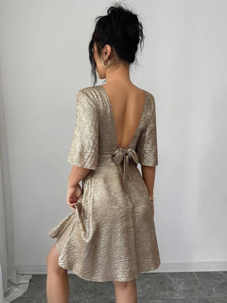SHEIN Raffinéa Vestido corto elegante de mujer con espalda hueca, mangas con volantes y cintura ceñida, adecuado para salidas y citas, primavera/verano - Dorado - Añade 3