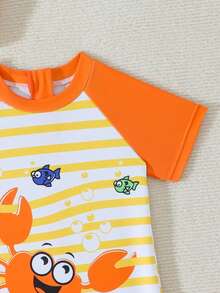 SHEIN GraphicGems Bộ áo tắm tay ngắn raglan kẻ sọc in hình cua cho bé trai đi nghỉ mát, kèm quần short. - trái cam - Xem 5