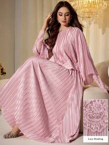 Modelyn Bộ đồ nữ màu hồng phối ren, bèo nhún, kiểu dáng thanh lịch gồm áo và chân váy. - Hồng - Xem 2