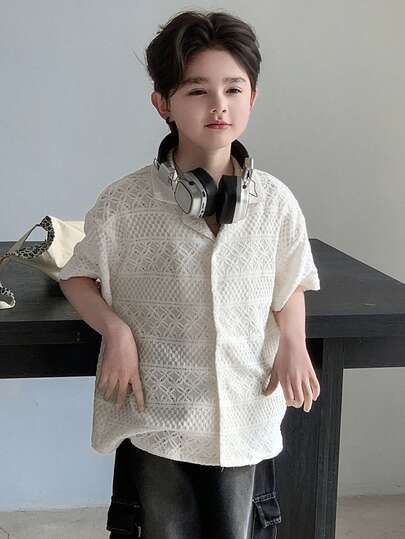 Dazy Kids Áo sơ mi nam tay ngắn cổ ve lật, cài một hàng khuy, kiểu dáng thường ngày, dành cho bé trai tuổi teen.