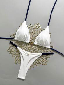 SHEIN Swim Mod 女士新款V领金属装饰纯色露背挂脖三角比基尼套装，性感丁字泳衣，春夏三角比基尼钢圈比基尼钢圈泳衣蝴蝶比基尼贝壳比基尼 - 白色 - 查看 1