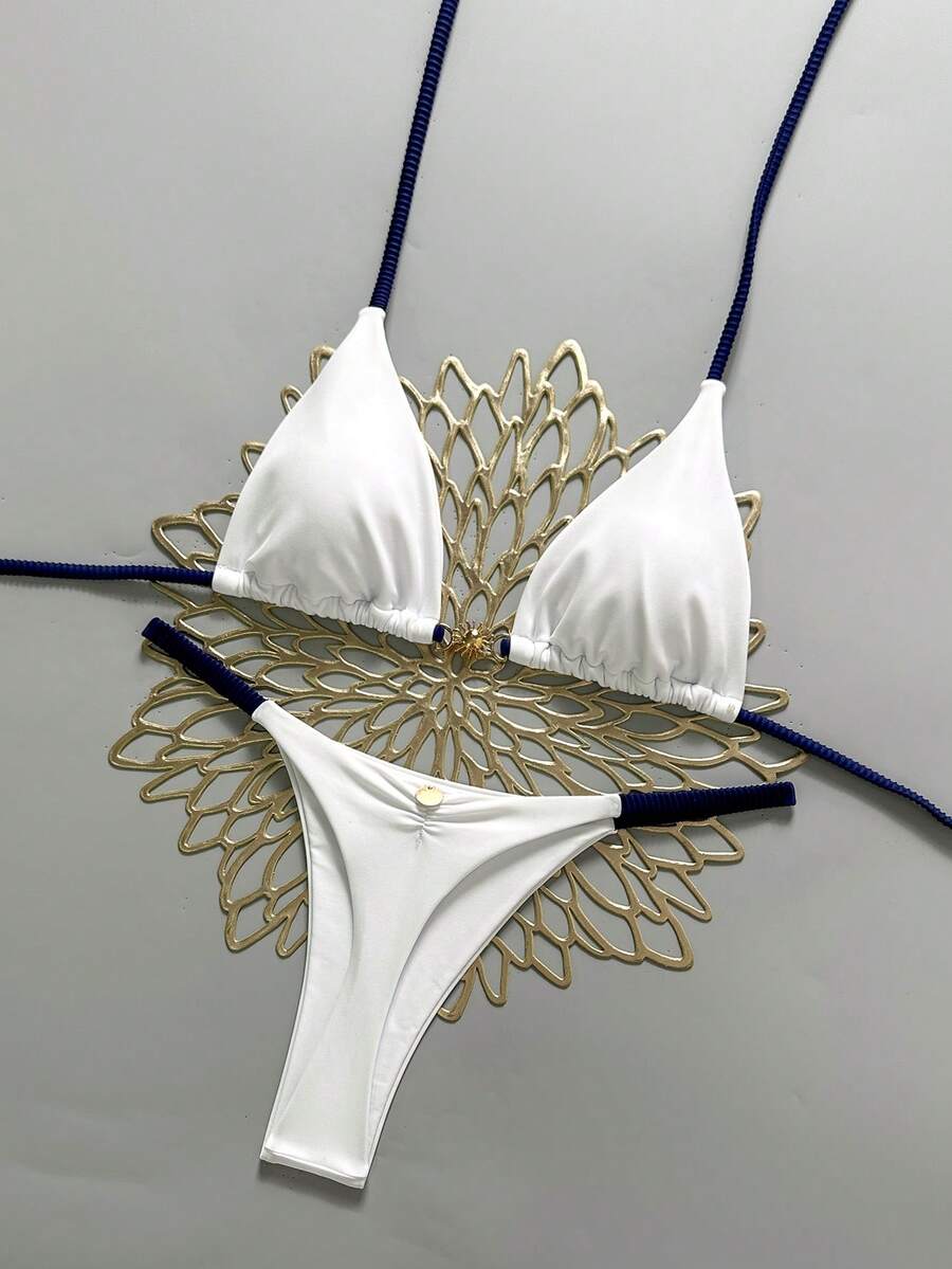 SHEIN Swim Mod 女士新款V领金属装饰纯色露背挂脖三角比基尼套装，性感丁字泳衣，春夏三角比基尼钢圈比基尼钢圈泳衣蝴蝶比基尼贝壳比基尼 - 白色 - 查看 1