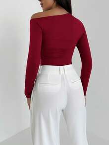 Aloruh 酒红色不对称领针织长袖T恤，女士休闲风格，扭结细节设计，红色不对称肩部上衣 - 酒紅色 - 查看 2