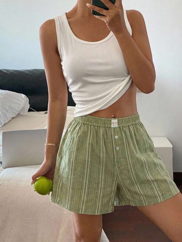 DAZY Damen Einfarbiges Camisole mit Rundhalsausschnitt und gestreifte Shorts Pyjama Set