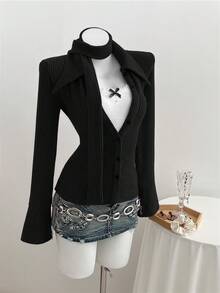 Elamini 棕色针织抓绒罗纹面料两件套，包含围巾和开衫。开衫采用纽扣闭合设计，翻领，长款喇叭袖，开衩下摆，修身剪裁，适合秋冬季节穿着。时尚百搭，适合通勤、办公、教学、大学等各种场合，尽显优雅浪漫，日常穿着也十分舒适。 - 黑色 - 查看 3