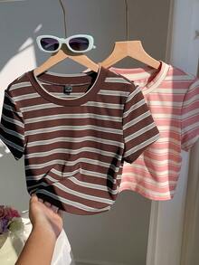 CovetEZ 棕粉条纹女士休闲两件套，圆领短袖T恤，质感面料，适合夏季、度假、居家休闲、聚会、返校季、毕业季、节日季、音乐节、运动比赛等场合。条纹T恤，女士短袖上衣，夏季女士上衣，女士T恤。 - 彩色 - 查看 3