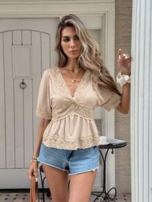 Serisse 女士简约撞色蕾丝V领短袖T恤，夏季 - 杏色 - 查看 6