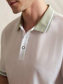 Manfinity Dauomo 男士白色网眼短袖 Polo 衫，鼠尾草绿撞色领口和袖口 - 透气、舒适、修身、夏季商务休闲、高尔夫、通勤、简约针织 Polo 衫 - 白色 - 查看 5