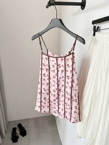 SHEIN Frenchy 女士印花休闲百搭度假约会吊带背心，法式雏菊印花抽绳吊带背心，撞色滚边设计，轻盈雪纺拼接撞色吊带背心，夏季新款，粉色上衣，女士印花上衣，夏季假日，女士度假，波西米亚风上衣，优雅 - 粉色 - 查看 2