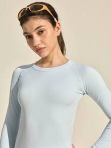 Exploreva Damska koszulka sportowa z długim rękawem w jednolitym kolorze, bezszwowa koszulka z długim rękawem i okrągłym dekoltem, damska koszulka fitness o dopasowanym kroju z długim rękawem - Niebieski - Zobacz 6