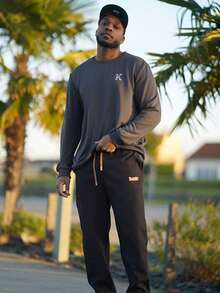 Heavens Edit 男士休闲百搭灰色字母印花圆领卫衣，适合送给丈夫、男友或朋友。 - 深灰色 - 查看 5