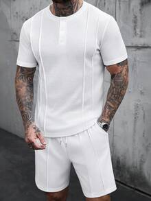 Manfinity CasualCool 男士纯色纽扣半开襟短袖T恤和抽绳腰短裤休闲套装 - 白色 - 查看 5