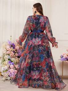 Modelyn 大码女士优雅印花长裙，交叉V领，长袖，系带腰身，A字廓形，适合度假穿着 - 彩色 - 查看 3