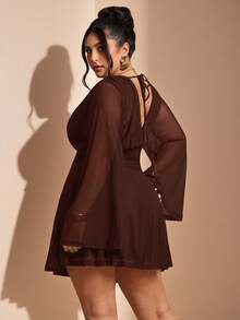 SHEIN BAE 撞色V领收腰长袖短裙 - 咖啡棕 - 查看 2