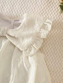 SHEIN Đầm cho bé gái sơ sinh | Cổ áo xếp ly + Vải mềm mại, đơn giản, thanh lịch, thân thiện với làn da, thích hợp làm quà tặng tháng đầu tiên cho bé gái sơ sinh / mặc hàng ngày, một món quà dịu dàng và đáng yêu cho bé sơ sinh. - Màu Khaki - Xem 8