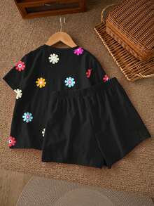 两件套少女休闲碎花短袖上衣和短裤套装，适合夏季穿着，经典优雅可爱设计，适合度假和户外活动。 - 彩色 - 查看 3