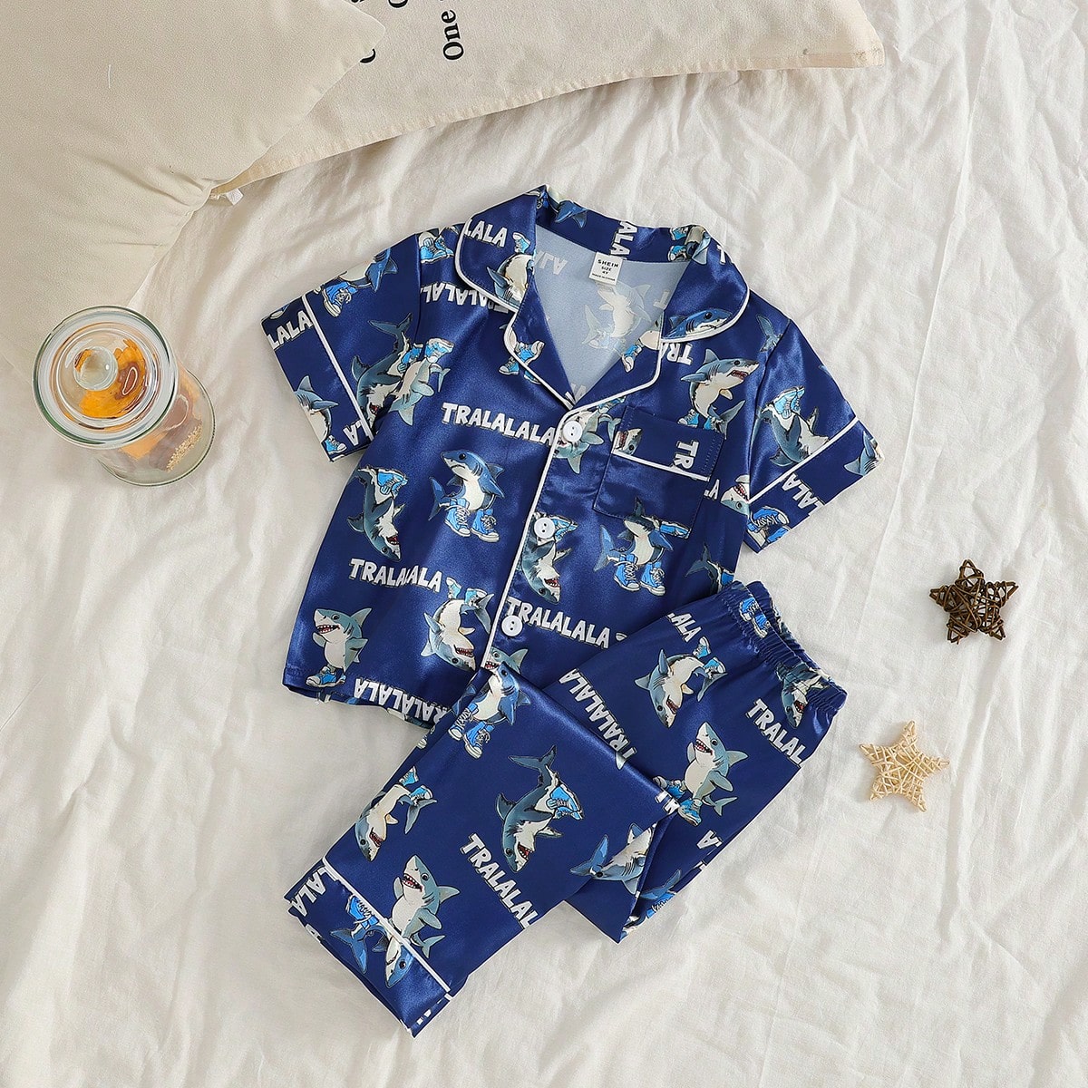 Conjunto de 2 piezas de cardigan de cuello polo y pantalones con estampado gráfico de tiburón lindo para niño pequeño, ropa de estar en casa casua
