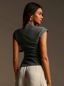 Athîral 女士休闲镂空纽扣装饰衬衫，灰色女式上衣，短袖女式上衣，优雅女式上衣 - 灰色 - 查看 2