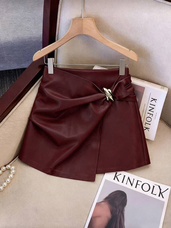 Franclia Falda de cuero elegante y versátil para fiesta con decoración de hebilla de metal asimétrica para mujer