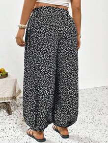 SHEIN Frenchy Celana Panjang Model Lentera Ukuran Plus Gaya Boho Hitam Motif Bunga Acak untuk Wanita, Terbuat dari Kain Tenun - Hitam - View 7