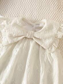 SHEIN Đầm cho bé gái sơ sinh | Cổ áo xếp ly + Vải mềm mại, đơn giản, thanh lịch, thân thiện với làn da, thích hợp làm quà tặng tháng đầu tiên cho bé gái sơ sinh / mặc hàng ngày, một món quà dịu dàng và đáng yêu cho bé sơ sinh. - Màu Khaki - Xem 9