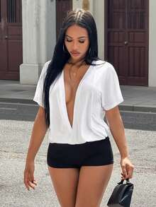 Slaydiva 夏季假期旅行通勤白色上衣新款早春、春夏音乐节、情人节、复活节休闲、简约基础风、Y2K街头甜美邮轮度假、日常约会、辣妹风、性感派对、深V领、短袖、超宽松白色T恤、后开衩、女式T恤 - 白色 - 查看 5