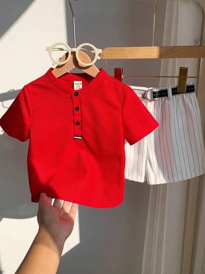 SHEIN 男婴夏季休闲红色领polo衫和白色条纹短裤两件套，适合生日派对、锐舞派对、晚宴、演出、婚礼、迎婴派对和一周岁生日庆祝活动。