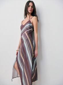 Nöista 蓝棕相间的条纹连衣裙，条纹位置各异，后背配有可调节肩带。适合春季、夏季穿着，也可作为度假装、沙滩度假装。 - 巧克力棕 - 查看 1