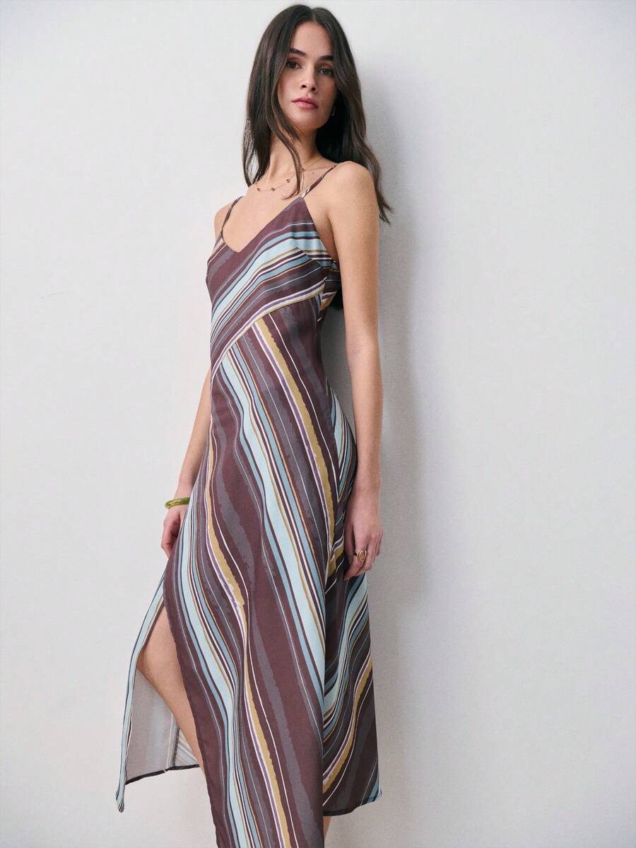 Nöista 蓝棕相间的条纹连衣裙，条纹位置各异，后背配有可调节肩带。适合春季、夏季穿着，也可作为度假装、沙滩度假装。 - 巧克力棕 - 查看 1