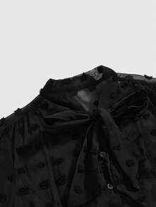 ROMWE Goth 复古优雅雪纺薄纱波点镂空蝴蝶结设计女士短袖衬衫 - 黑色 - 查看 4
