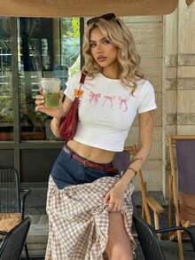 Áo thun nữ tay ngắn cổ tròn dáng ôm Aloruh phong cách tối giản, trang trí nơ, kiểu dáng Y2K, Preppy. - trắng - Xem 8