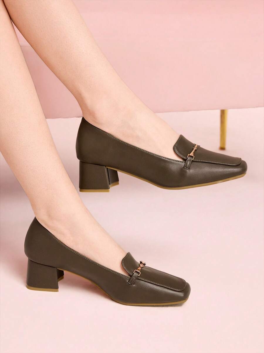 CUCCOO DOLLMOD 法国女鞋春秋季低帮方头中跟粗跟软皮金属扣乐福鞋 - 卡其色 - 查看 1