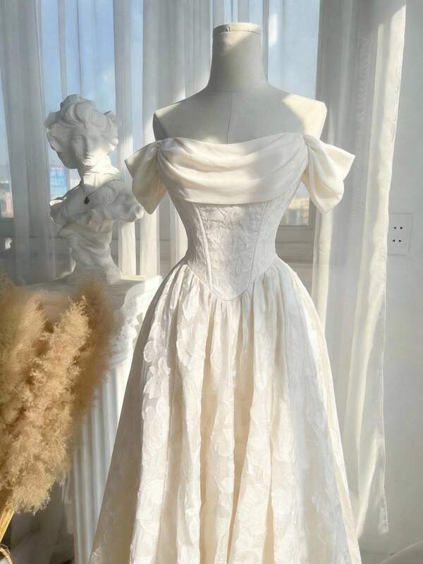 SHEIN MOD Abrikooskleurige midi-jurk met open schouders, baljurk, witte galajurk