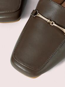 CUCCOO DOLLMOD 法国女鞋春秋季低帮方头中跟粗跟软皮金属扣乐福鞋 - 卡其色 - 查看 8