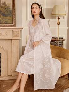 PalaceNights 复古宫廷风女士圆领吊带连衣裙 + 3D蝴蝶刺绣长袍套装 - 白色 - 查看 4