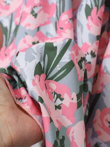 SHEIN 亲肤柔软如云，女童粉色碎花连衣裙，温柔风格女童泡泡袖娃娃领印花连衣裙，打造小公主风！日常街道如此美丽！ - 彩色 - 查看 6