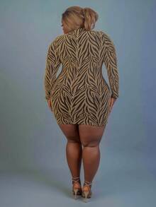 CurvyTilda 大码女装秋冬性感优雅派对胸部金属环装饰圆形镂空金色面料长袖连衣裙 - 金色 - 查看 2