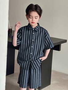 Dazy Kids Conjunto informal de verano para niño preadolescente con camisa de botones a rayas y pantalones cortos - Azul Marino - Ver 4