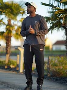 Heavens Edit 男士休闲百搭灰色字母印花圆领卫衣，适合送给丈夫、男友或朋友。 - 深灰色 - 查看 1