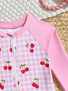 Sparklyn Traje de baño de 2 piezas con gorro para bebé niña, con manga larga, volantes y estampado de cerezas en contraste de color rosa - Rosa - Ver 4