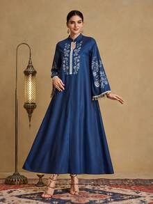 Al Najma Áo tunic dáng rộng in họa tiết retro màu chàm cho nữ, điểm nhấn là cúc ngọc trai và tua rua, tôn dáng cho trang phục hàng ngày. - Màu xanh hải quân - Xem 4